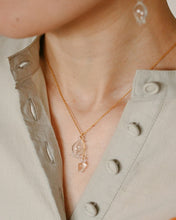 將圖片載入圖庫檢視器 HARIO Lampwork Factory 頸鏈/ 玻璃鈴蘭