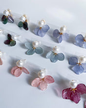 將圖片載入圖庫檢視器 Lueur- AJISAI EARRINGS 1 -ivory