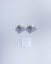 將圖片載入圖庫檢視器 Lueur- AJISAI EARRINGS 1 -cleanblue