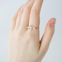 將圖片載入圖庫檢視器 HARIO Lampwork Factory 手工玻璃戒子/白色小花