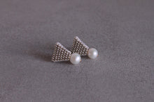 將圖片載入圖庫檢視器 nimelt- ears/ glint pearl