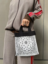 將圖片載入圖庫檢視器 KNT365 Co-Knitty- Paisley White可摺疊針織百褶手提袋