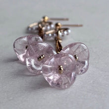 將圖片載入圖庫檢視器 and.cou- ears/ suzu/vintage czech beads & baby pearl beads pink