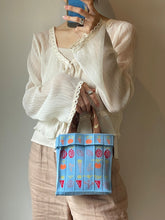 將圖片載入圖庫檢視器 KNT365 Co-Knitty- Vegetable Lt.blue可摺疊針織百褶手提袋