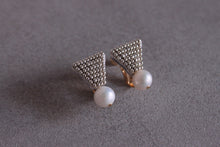 將圖片載入圖庫檢視器 nimelt- ears/ glint pearl