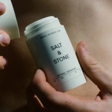 將圖片載入圖庫檢視器 SALT & STONE 天然體香膏