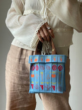 將圖片載入圖庫檢視器 KNT365 Co-Knitty- Vegetable Lt.blue可摺疊針織百褶手提袋