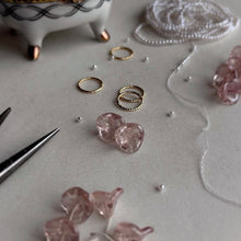 將圖片載入圖庫檢視器 and.cou- ears/ suzu/vintage czech beads & baby pearl beads pink
