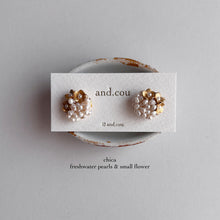 將圖片載入圖庫檢視器 and.cou- ears/ chica/ freshwater pearls & small flower