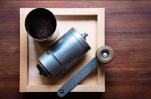 將圖片載入圖庫檢視器 青芳製作所 Vintage系列不銹鋼手動咖啡磨豆機