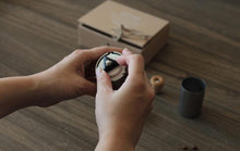 將圖片載入圖庫檢視器 青芳製作所 Vintage系列不銹鋼手動咖啡磨豆機