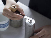 將圖片載入圖庫檢視器 青芳製作所 Vintage系列不銹鋼手動咖啡磨豆機