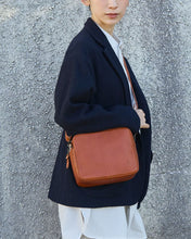 將圖片載入圖庫檢視器 Kanmi. Drop Tree Box Shoulder Bag B24-12
