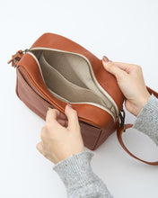 將圖片載入圖庫檢視器 Kanmi. Drop Tree Box Shoulder Bag B24-12
