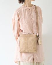 將圖片載入圖庫檢視器 Kanmi. fuwari Slim Shoulder Bag B25-19
