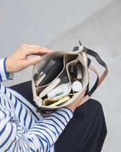 將圖片載入圖庫檢視器 Kanmi. fuwari Slim Shoulder Bag B25-19
