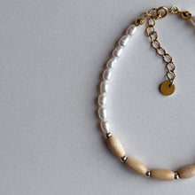 將圖片載入圖庫檢視器 and.cou- bracelet/vintage wood beads &amp; fresh water pearl
