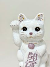 將圖片載入圖庫檢視器 京燒花結晶招財貓14cm- 白色 x 紫字開運
