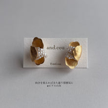 將圖片載入圖庫檢視器 and.cou- ears/ rico/ brass flowers and vintage beads
