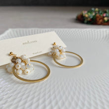 將圖片載入圖庫檢視器 and.cou- ears/ vintage chain mother of pearl &amp; brass hoop 2way
