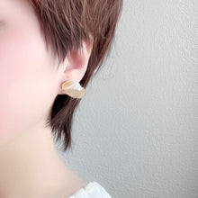 將圖片載入圖庫檢視器 and.cou- ears/ rico/ brass flowers and vintage beads
