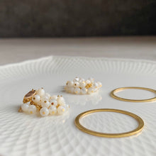 將圖片載入圖庫檢視器 and.cou- ears/ vintage chain mother of pearl &amp; brass hoop 2way
