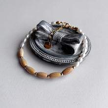 將圖片載入圖庫檢視器 and.cou- bracelet/vintage wood beads &amp; fresh water pearl
