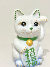 將圖片載入圖庫檢視器 京燒花結晶招財貓14cm- 藍白漸變 x 綠字招福
