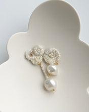 將圖片載入圖庫檢視器 cheese- earrings 開花宣言 Ivory
