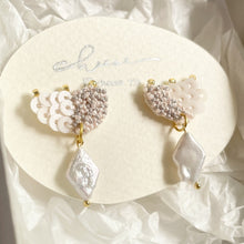 將圖片載入圖庫檢視器 cheese- earrings さざなみの中で 微風漣漪
