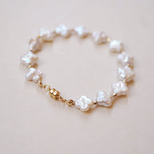 將圖片載入圖庫檢視器 temtem 14KGF 磁吸花形珍珠手鏈 MG-B013
