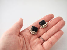 將圖片載入圖庫檢視器 sheep.accessory｜Earrings｜方形煤精石 x 啞白米珠
