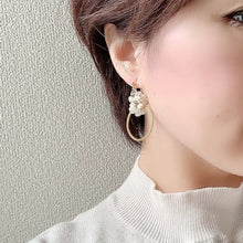 將圖片載入圖庫檢視器 and.cou- ears/ vintage chain mother of pearl &amp; brass hoop 2way
