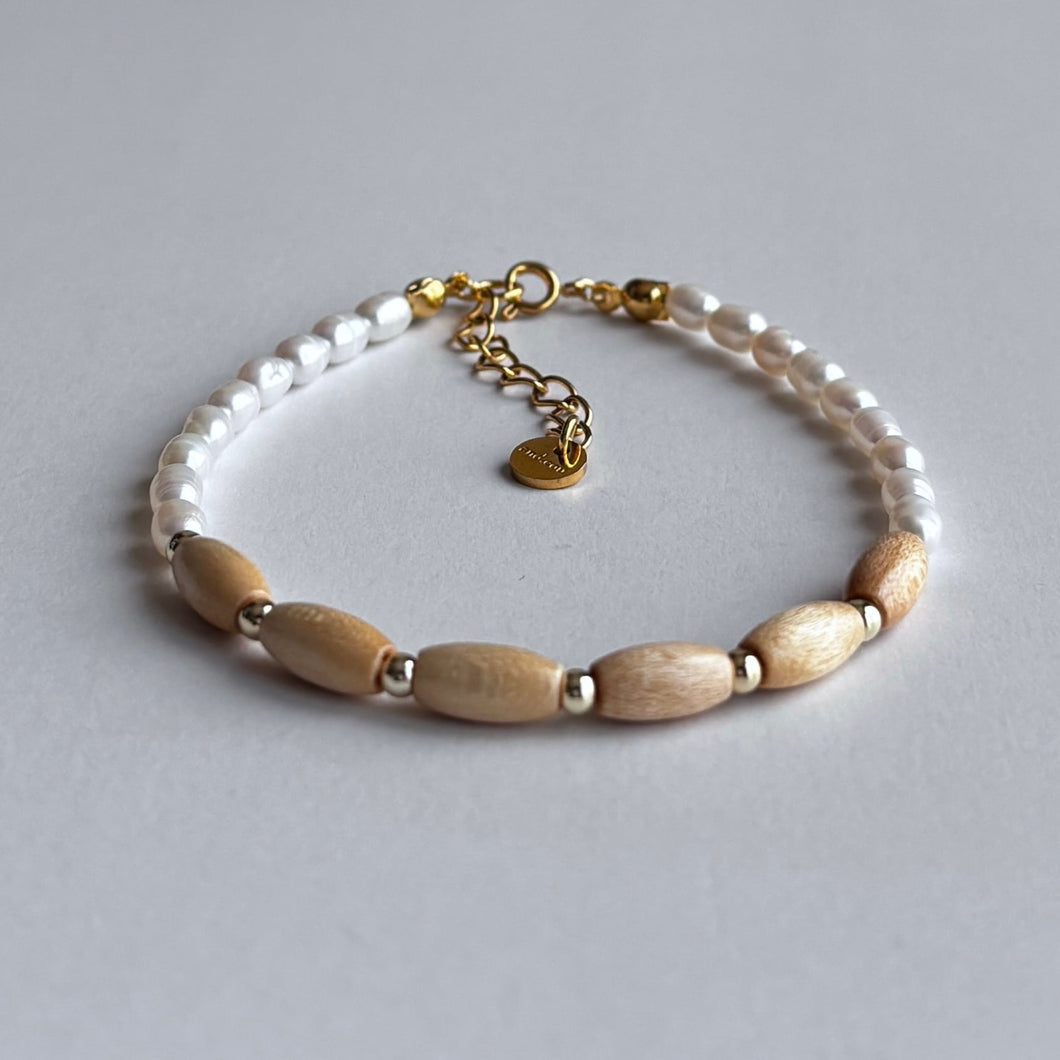 and.cou- bracelet/vintage wood beads & fresh water pearl