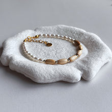 將圖片載入圖庫檢視器 and.cou- bracelet/vintage wood beads &amp; fresh water pearl
