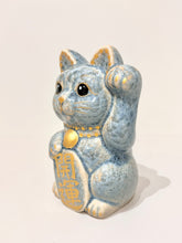 將圖片載入圖庫檢視器 京燒花結晶招財貓14cm- 灰藍 x 金字開運
