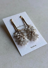 將圖片載入圖庫檢視器 and.cou- ears/ French Vintage Beads &amp; Brass Pipe
