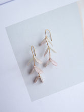 將圖片載入圖庫檢視器 Lueur- AJISAI EARRINGS 12 -lavender
