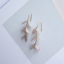 將圖片載入圖庫檢視器 Lueur- AJISAI EARRINGS 12 -lavender
