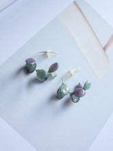 將圖片載入圖庫檢視器 Lueur- AJISAI EARRINGS 13 -greenpurple
