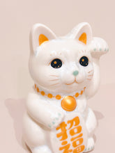 將圖片載入圖庫檢視器 京燒花結晶招財貓14cm- 白身金字金頸圈招福
