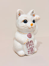 將圖片載入圖庫檢視器 京燒花結晶招財貓14cm- 白身紫小花紫字開運
