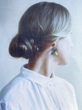 將圖片載入圖庫檢視器 Lueur- AJISAI EARRINGS 11 -greenpurple
