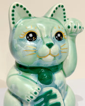 將圖片載入圖庫檢視器 京燒花結晶招財貓14cm- 綠身綠字千萬兩
