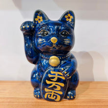 將圖片載入圖庫檢視器 京燒花結晶招財貓14cm- 墨青千萬兩
