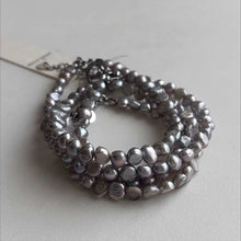 將圖片載入圖庫檢視器 and.cou- bracelet/ light gray freshwater pearl

