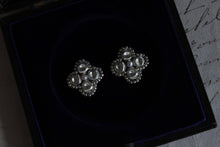 將圖片載入圖庫檢視器 nimelt- ears/ soufflé flower
