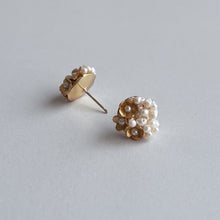 將圖片載入圖庫檢視器 and.cou- ears/ chica/ freshwater pearls &amp; small flower
