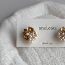 將圖片載入圖庫檢視器 and.cou- ears/ chica/ freshwater pearls &amp; small flower
