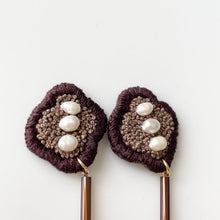將圖片載入圖庫檢視器 cheese- earrings 「花心に触れるたび」Whenever I touch the core of a flower brown
